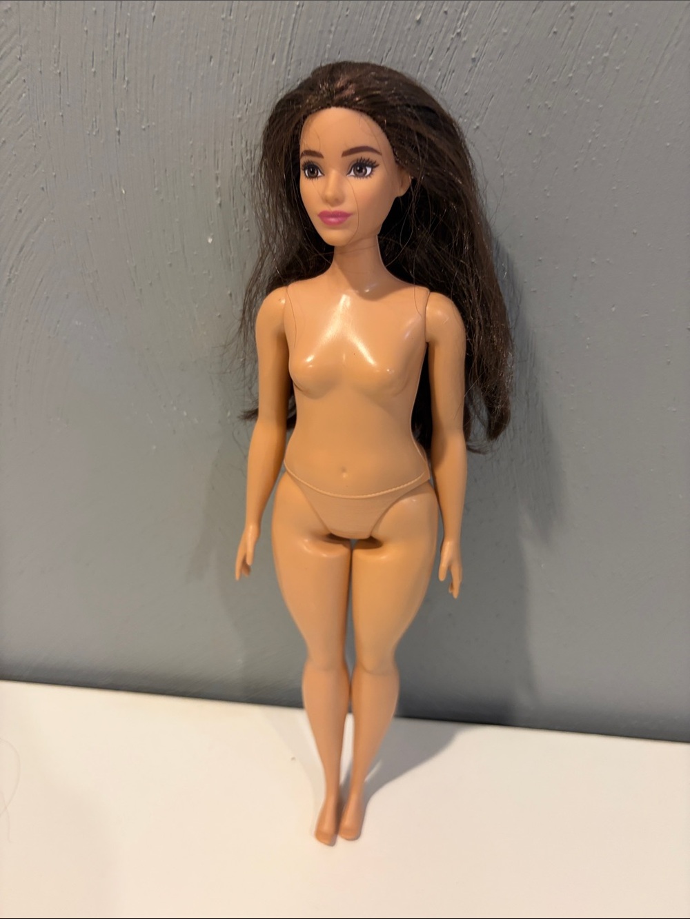 Barbie Fashionista Curvy doll nude